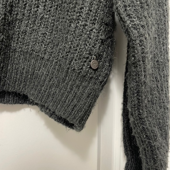 Pacific Republic Pull & Bear Sweater - Picture 5 of 5